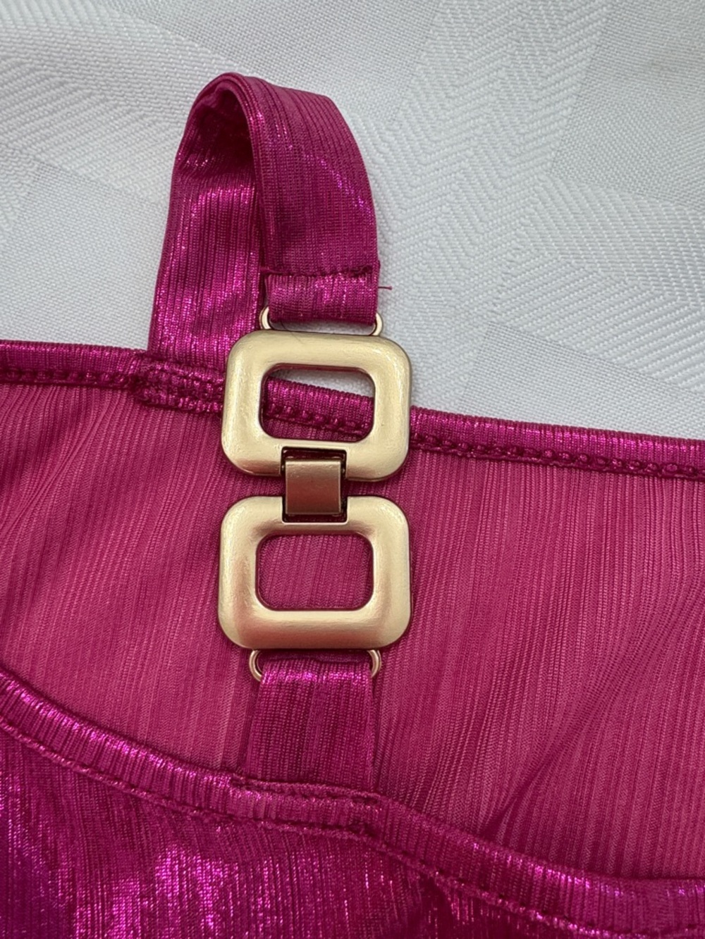 SHEIN Metallic Fuchsia One-Shoulder Tee with Gold Buckle Accent - Picture 3 of 5